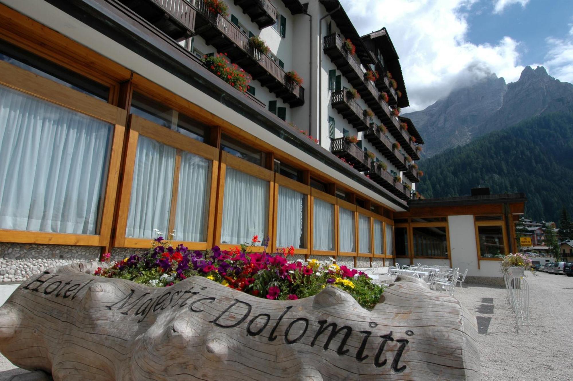 Th San Martino - Majestic Dolomiti Hotel ซานมาร์ตีโนดีกัสตรอสซา ภายนอก รูปภาพ