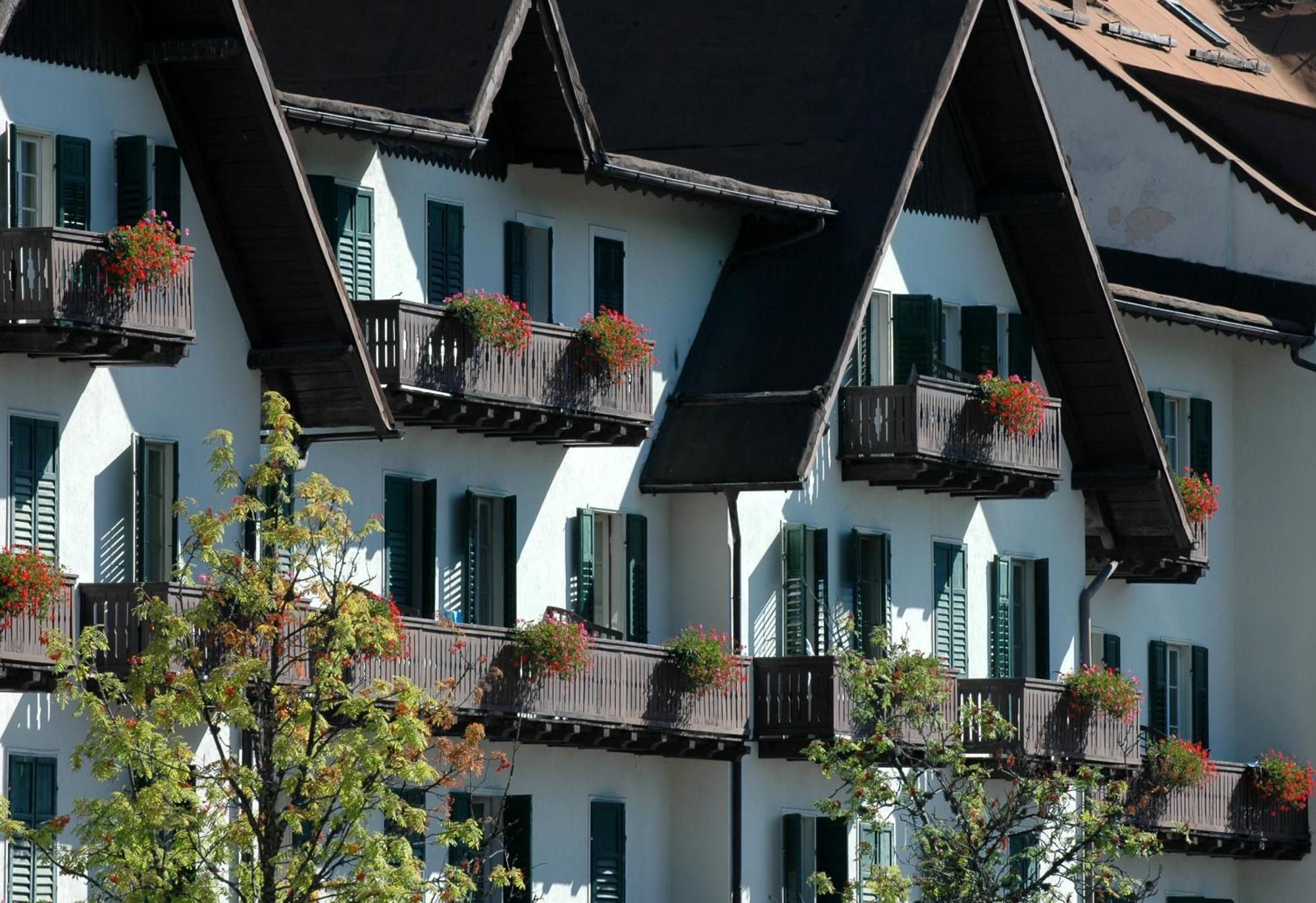 Th San Martino - Majestic Dolomiti Hotel ซานมาร์ตีโนดีกัสตรอสซา ภายนอก รูปภาพ