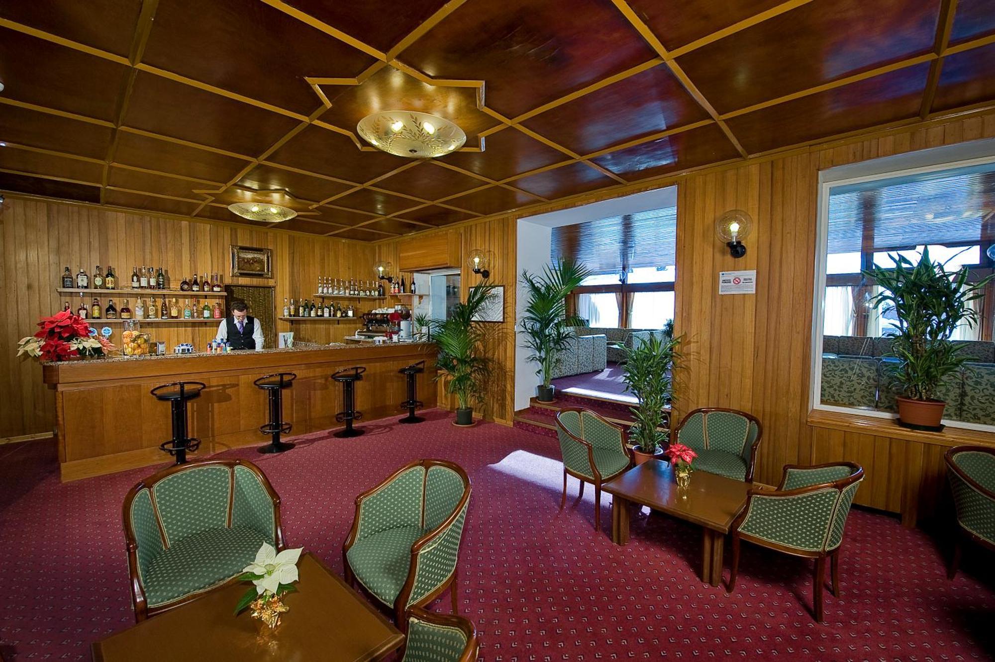 Th San Martino - Majestic Dolomiti Hotel ซานมาร์ตีโนดีกัสตรอสซา ภายนอก รูปภาพ