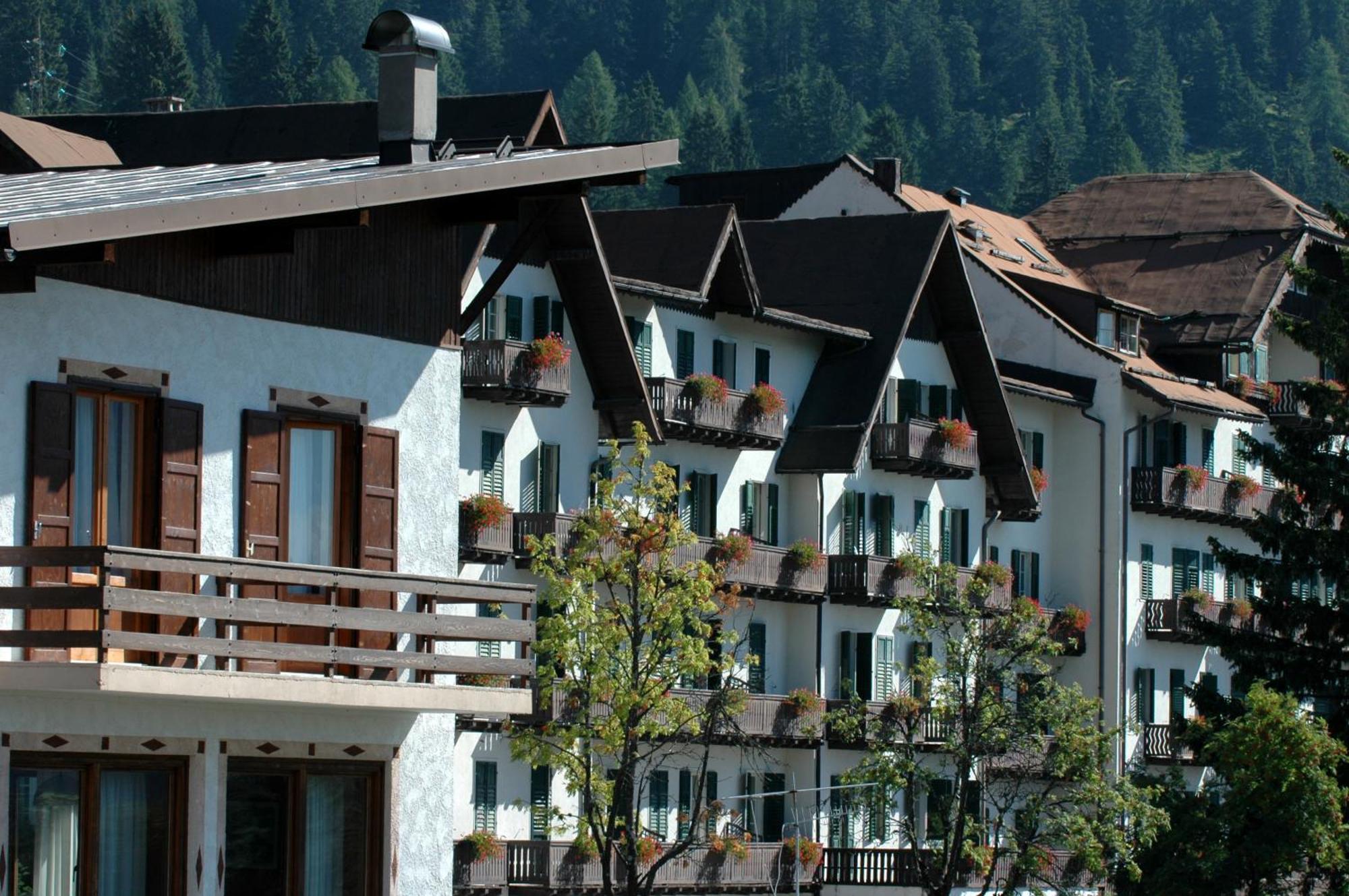 Th San Martino - Majestic Dolomiti Hotel ซานมาร์ตีโนดีกัสตรอสซา ภายนอก รูปภาพ